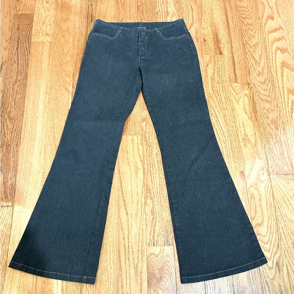 RUGBY NORTH AMERICA WOMEN BOOT CUT GRAY JEANS BUTTONS UP IN SIZE XS - Picture 1 of 6